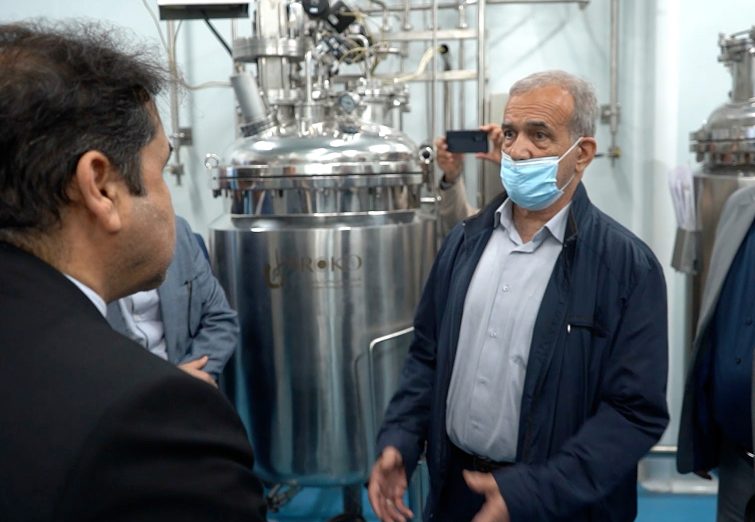 بازدید دکتر مسعود پزشکیان به همراه نمایندگان محترم مجلس شورای اسلامی از شرکت مادرتخصصی پالایش و پژوهش خون